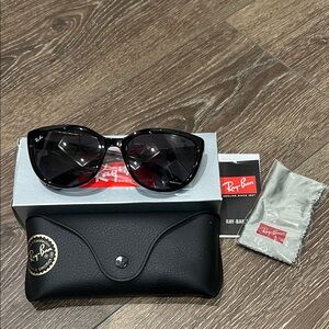 Ray-Ban Women's Sunglasses in Black
